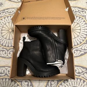 Doc Marten womens boots. Brand new. Size 9.